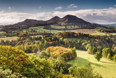 1 Day Alnwick Castle, Holy Island & Scottish Borders - Alnwick Castle: where Hogwarts becomes real-life wandering