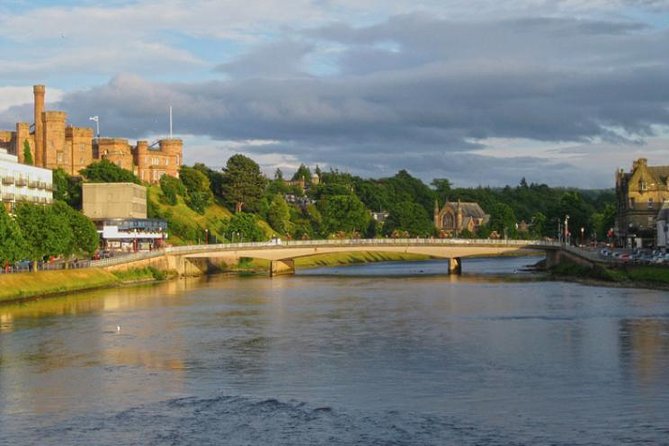 2-Day Loch Ness and Inverness Small-Group Tour from Edinburgh - Day 2: Loch Ness cruise plus Urquhart Castle, and what weather can change