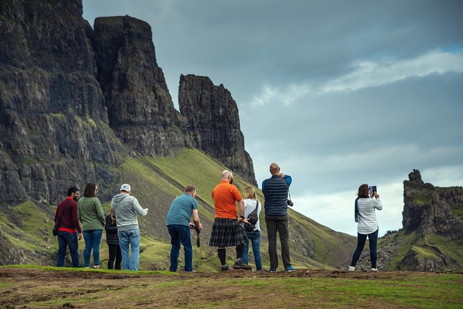 3-Day Isle of Skye Inverness Highlands and Glenfinnan Viaduct Tour from Edinburgh - From Burns Monument to the Kelpies: how day one sets the tone