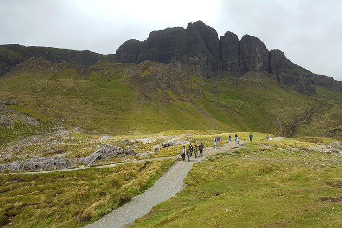 4 Day Highlands and Isle of Skye Tour from Glasgow - Day 2 Starts with Urquhart Castle and Ends in Portree