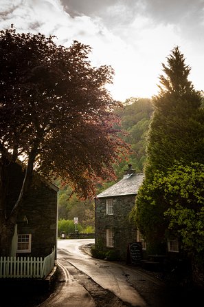 5-Day York, Lake District & Hadrian's Wall Tour from Edinburgh - Arriving in Keswick: your Lake District base for evenings by Derwentwater