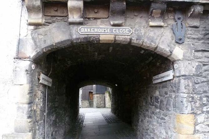 A History of Witchcraft in Edinburgh: A Self-Guided Audio Tour - The VoiceMap Setup: Offline Audio, Maps, and Geodata (Plus One Big Must-Do)
