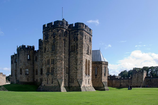 Alnwick Castle, Northumberland and Borders Tour with Admission - The 16-Seat Coach: Comfort, Sound, and Motion