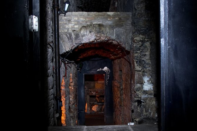 City of the Dead Underground Vaults (Day) - The stories: real accounts mixed with ghost lore
