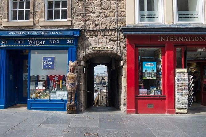 Curious Tales of the Royal Mile - Private Walking Tour - Royal Mile stories with Moray Grigor, the local doctor