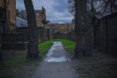 Dark History and Ghost Tour of Edinburgh - Advocate’s Close: narrow lanes and one famous haunted street