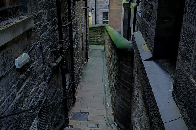 Dark History and Ghost Tour of Edinburgh - Grassmarket: executions, riots, and names that stick