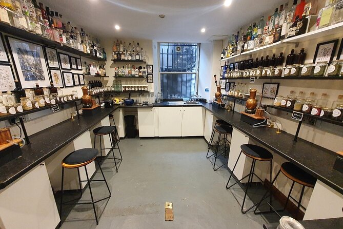 Distill a bottle of Gin on mini copper stills - Key highlights you’ll care about