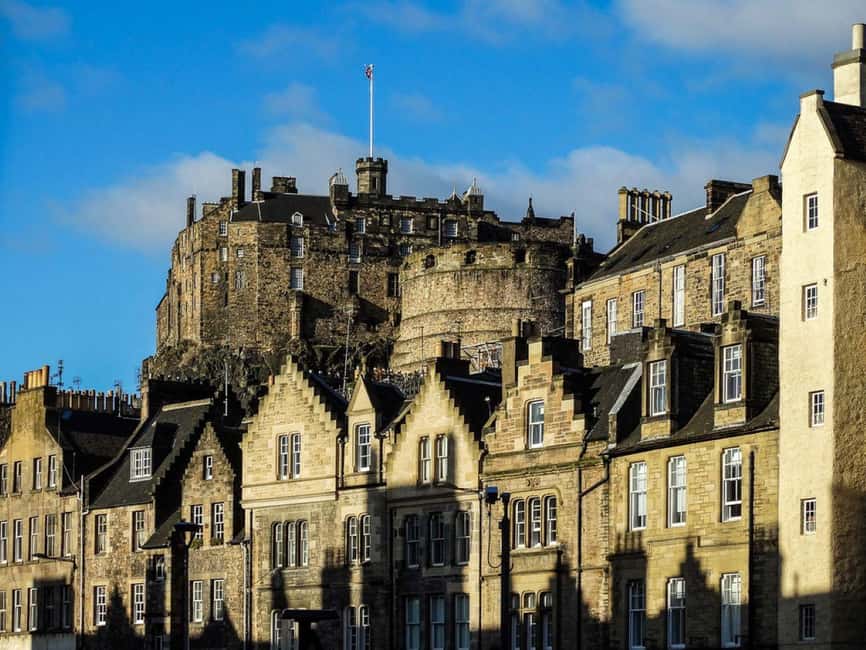 Edimbourg : Visite guidée privée en français avec Clémentine - Stop-by-stop: from Royal Mile landmarks to Edinburgh Castle views