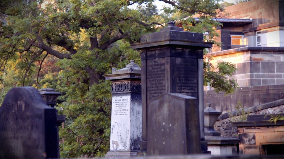 Edinburgh: 2-Hour Ghost Tour in Spanish - Who this Edinburgh ghost tour in Spanish is best for