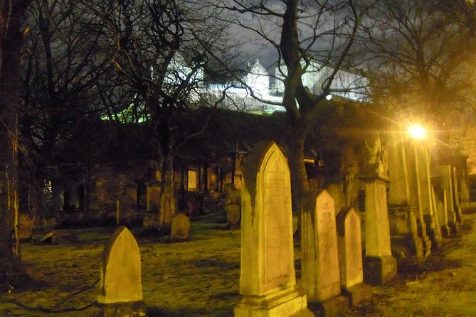 Edinburgh 2 Hour Nighttime Ghost Tour Italian Tour Guide - Weather, daylight, and why your “spooky” may vary