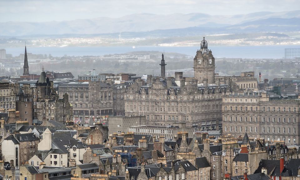 Edinburgh: 3-Hour Historical Walking Tour in Italian - The Mound, Grassmarket, and the walk toward Greyfriars