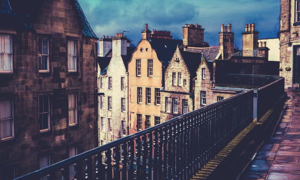 Edinburgh: 3-Hour Historical Walking Tour in Italian - National Museum of Scotland, The Meadows, and the final Castle viewpoint