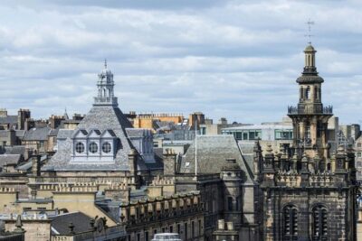 Edinburgh 3 Hour Walking Tour Italian Tour Guide - Edinburgh Castle from the outside: orientation value without the line time