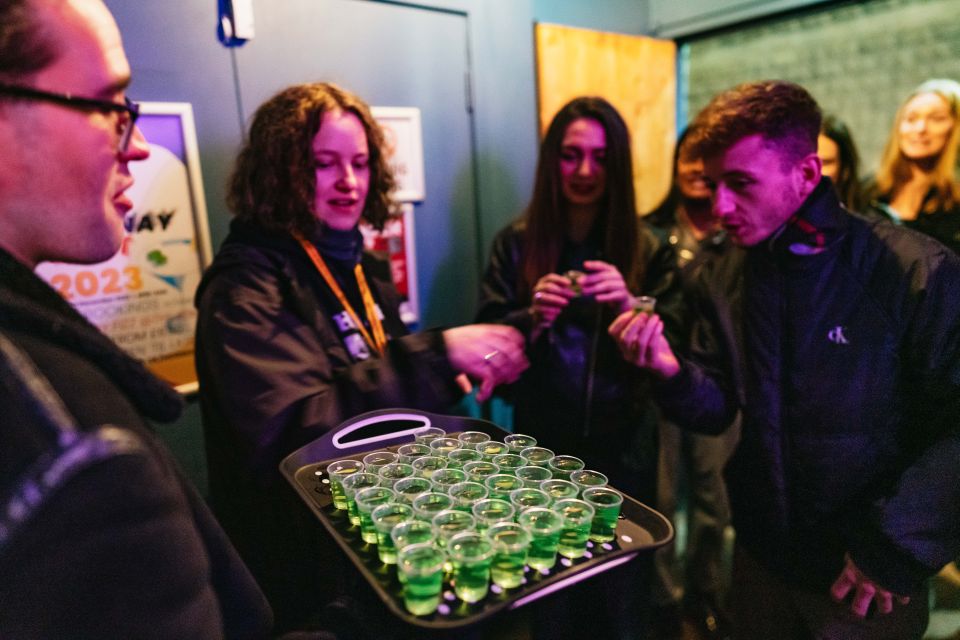 Edinburgh: 7 Bar Pub Crawl with 7 Shots & Discounts - A five-hour crawl with seven stops: what that pacing feels like