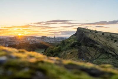 Edinburgh: Arthur's Seat Hike with Mountain Guide - Starting at the King’s Gallery on Horse Wynd