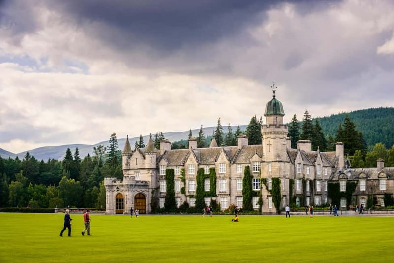 Edinburgh: Balmoral Castle and Scone Palace Royal Tour - Scone Palace: The Ancient Crowning Place and the Stone of Destiny