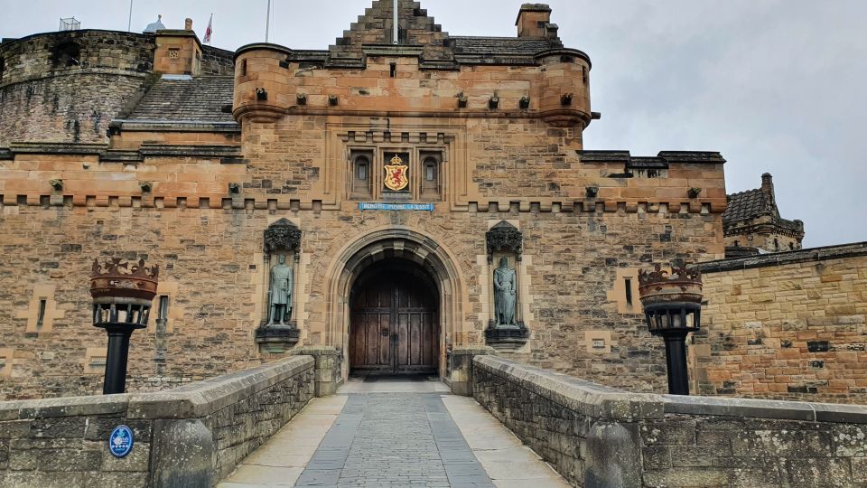 Edinburgh Castle: 120-Minute In-Depth Tour with Expert Guide - Meeting the Guide at the High Court (Not at the Castle)