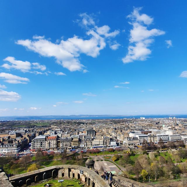 Edinburgh Castle: 120-Minute In-Depth Tour with Expert Guide - Views from the Ramparts: The Photo Moment Is Part of the Story
