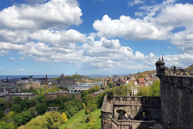 Edinburgh Castle Guided Walking Tour in English - Skip-the-line entry and a guide: what you’re really paying for