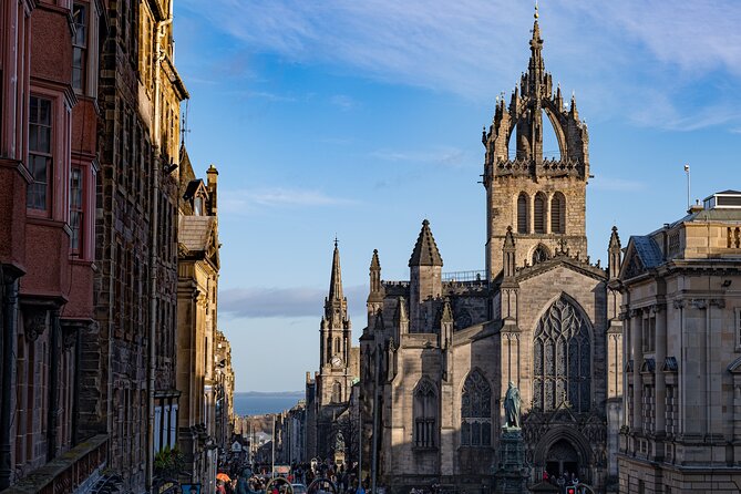 Edinburgh Castle: Guided Walking Tour with Entry Ticket - Mary Queen of Scots to James VI: How the Stories Stick