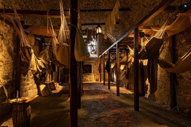 Edinburgh Castle: Guided Walking Tour with Entry Ticket - Practical Notes: Weather, Roof Access, Bags, and Footwear