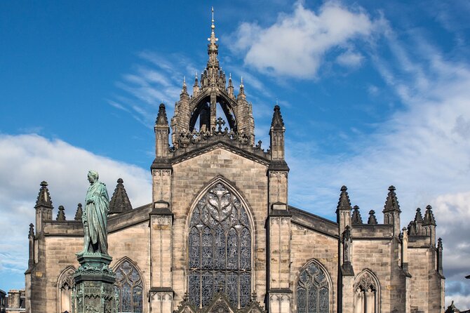 Edinburgh Castle & Old Town Small Group Guided Tour - Meeting at High Street and getting your bearings