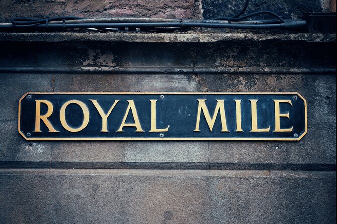Edinburgh Castle & Old Town Small Group Guided Tour - Price and value: what $102.83 buys you