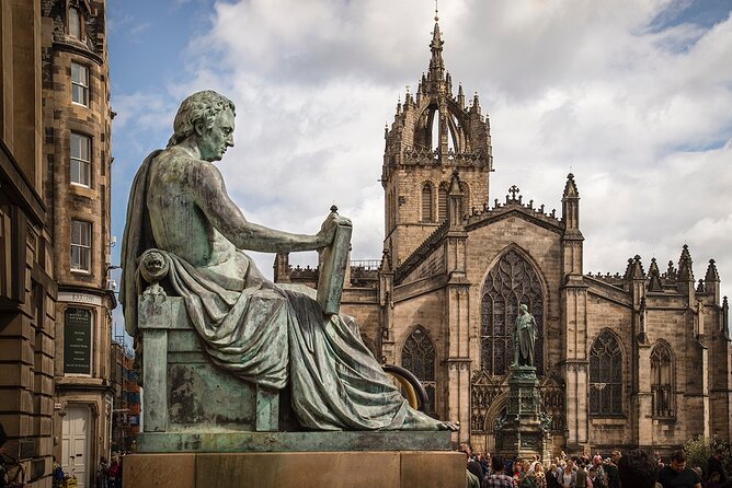 Edinburgh Castle & Royal Mile Walking Tour - Ticket Included - Royal Mile to St Giles and Mercat Cross: the Old Town story in 55 minutes