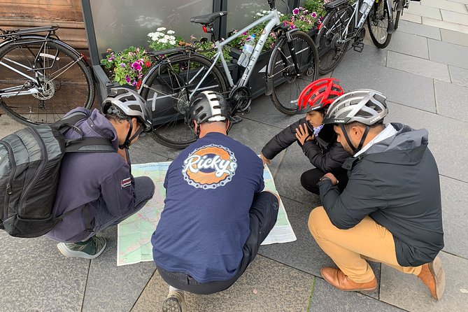 Edinburgh City Bike Tour - Choice of E-Bike or Manual - Your Bike Setup: Helmet, Gloves, Rain Gear, and a Pannier