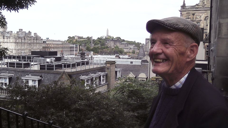 Edinburgh: City Highlights Private Guided Walking Tour - Customizable route: start at your hotel, finish where it’s convenient