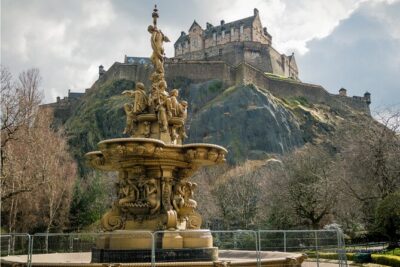 Edinburgh City of Wizards Exploration Game and Tour - Getting Started at Edinburgh City Chambers (and Why This Start Works)