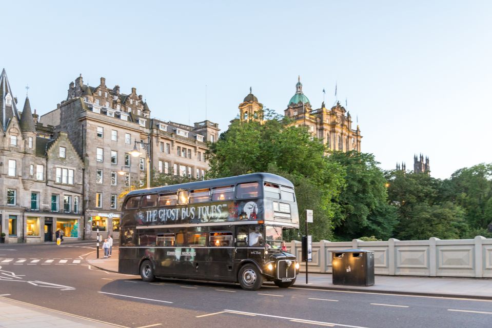 Edinburgh: Comedy Horror Ghost Bus Tour - One quick graveyard stop for maximum chills