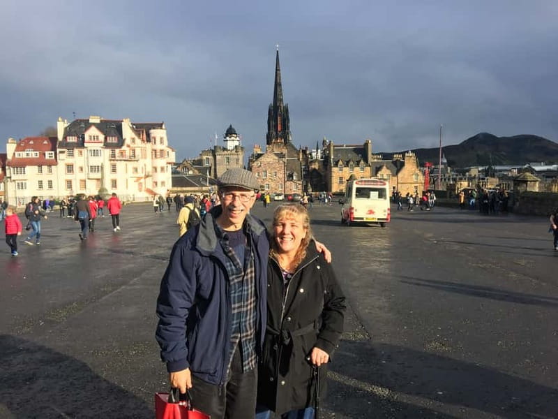 Edinburgh: Custom Highlights & Hidden Gems Tour with a Local - The walk: iconic sights plus the side streets you actually want