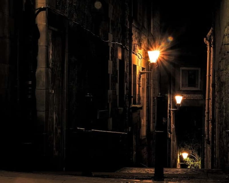 Edinburgh: Dark History Royal Mile Walking Tour - Starting at St. Giles Cathedral and Getting Oriented on the Royal Mile