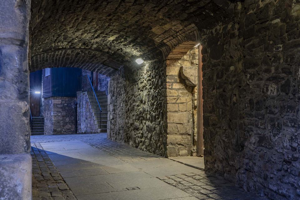 Edinburgh: Dark Secrets of the Old Town Ghost Walking Tour - Who This Tour Suits Best (and Who Might Skip It)
