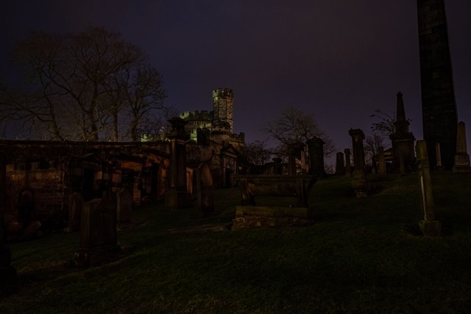 Edinburgh: Dark Secrets of the Old Town Ghost Walking Tour - Graveyard Atmosphere Isn’t the Point, It’s the Delivery