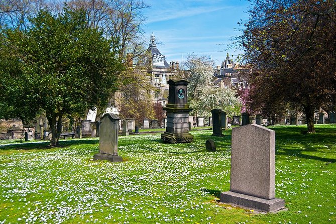 Edinburgh Darkside Walking Tour: Mysteries, Murder and Legends - The ending: a Royal Mile pub and a warm reset