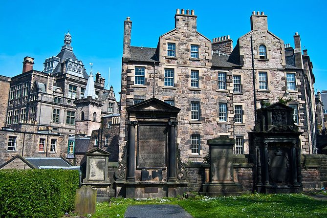 Edinburgh Darkside Walking Tour: Mysteries, Murder and Legends - North Bridge: cobbled lanes, executions, and a sense of scale
