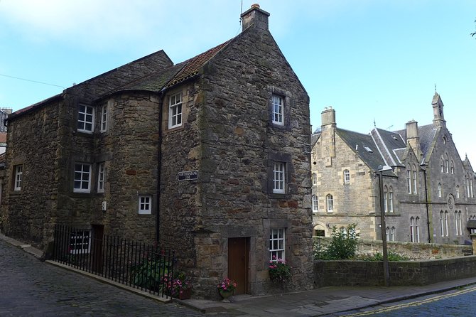 Edinburgh: Dean Village Circus Lane Walking Tour with a Local - Meet-up, group size, and timing: how a 2-hour walk actually plays out