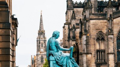 Edinburgh: Discover Edinburgh's Old Town Walking Tour - Meeting at the Statue of David Hume and staying on track