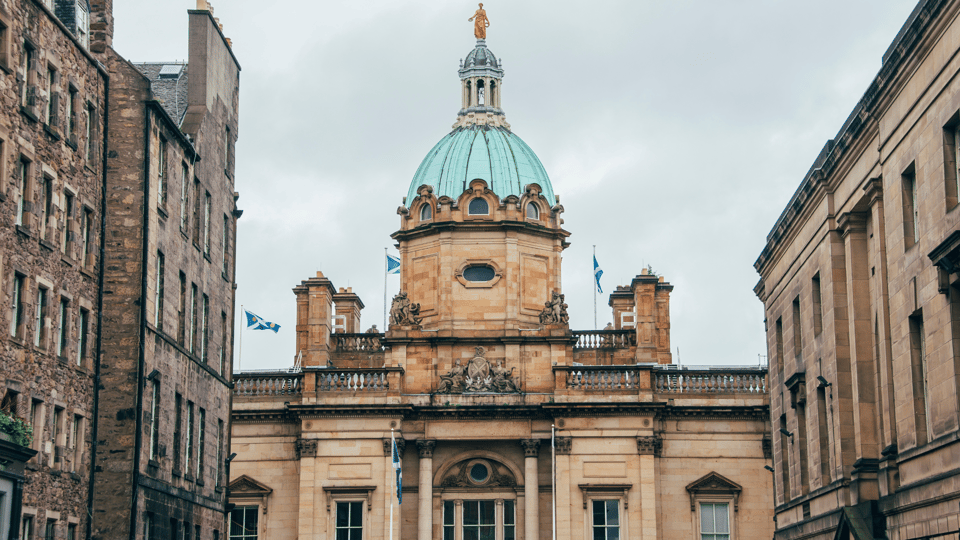 Edinburgh: Discover Edinburgh's Old Town Walking Tour - What the guide actually does: themes you can remember later