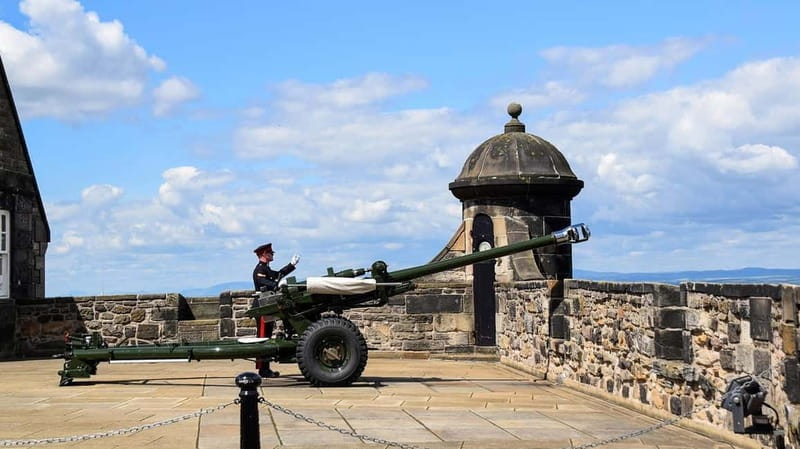 Edinburgh: Edinburgh Castle Guided History Tour with Tickets - Western Panorama: your “wow” moment before you move on