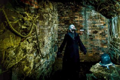Edinburgh: Evening Underground Ghost Tour - Royal Mile meeting point and the first 30 minutes on foot