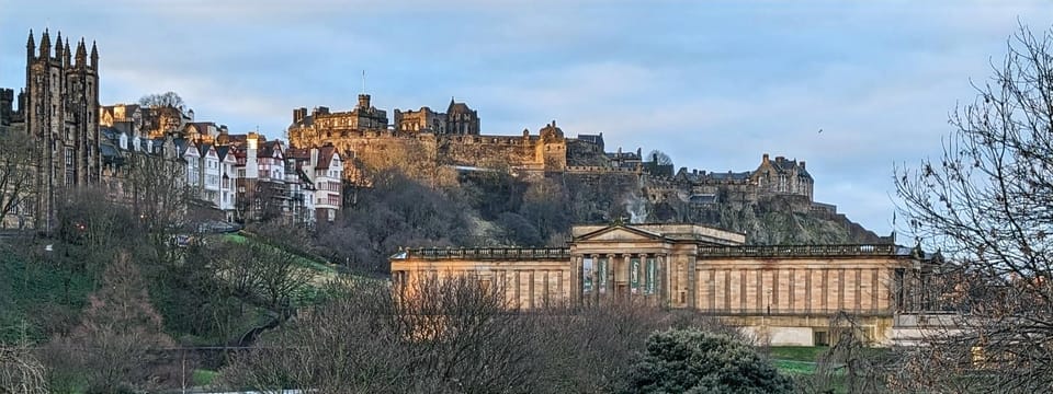 Edinburgh Express: Small-Group Walking Tour in French - Why a 2-hour Old Town walk is the smartest first move