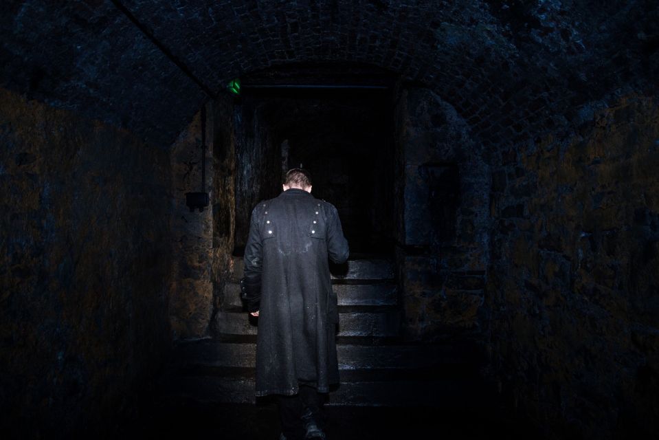 Edinburgh: Extreme Paranormal Underground Ghost Tour - A 75-Minute Mix of Old Town Alleys and the Edinburgh Vaults