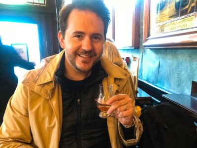 Edinburgh Food Tasting Tour with a Local - The 3-hour flow: walking first, then eating for real