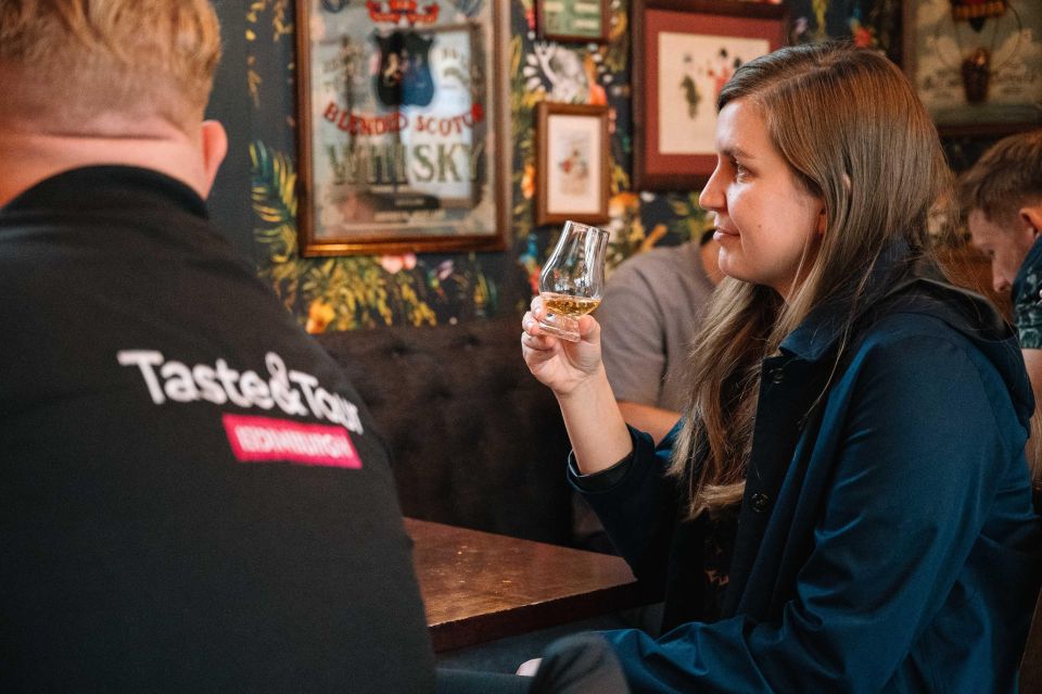 Edinburgh: Food Tour with drinks - A walk that turns Old Town into something you can taste