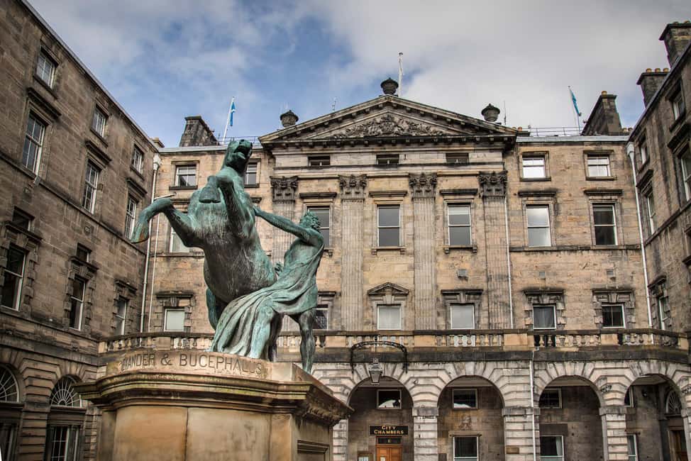 Edinburgh: Full-Day Walking Tour with Edinburgh Castle - Key things you’ll notice on this tour