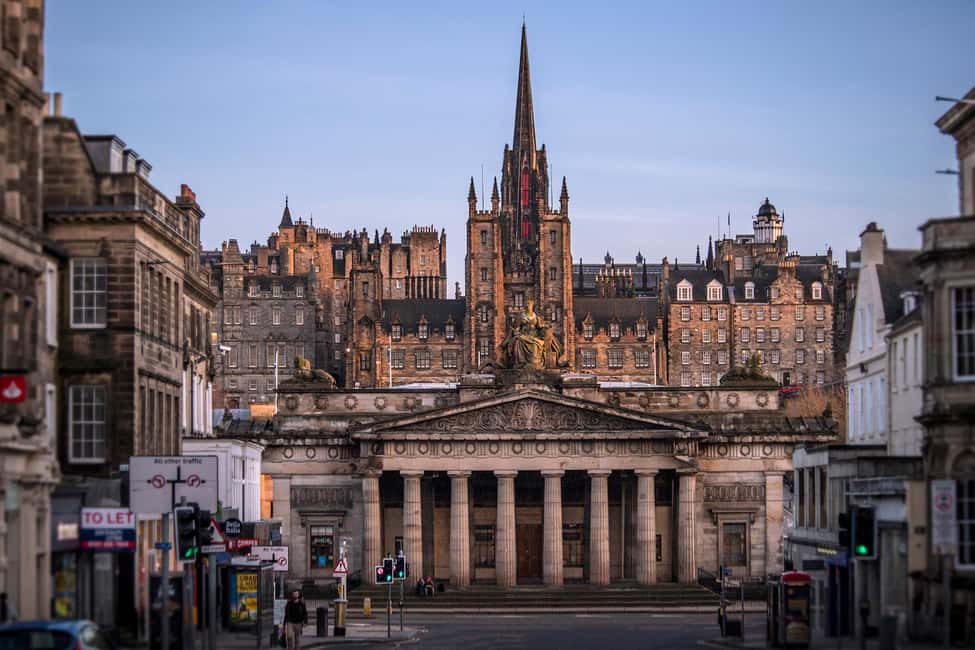 Edinburgh: Full-Day Walking Tour with Edinburgh Castle - New Town elegance: Charlotte Square and The Georgian House